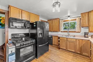 5964 S 28th St, Greenfield, WI 53221 - Photo 15