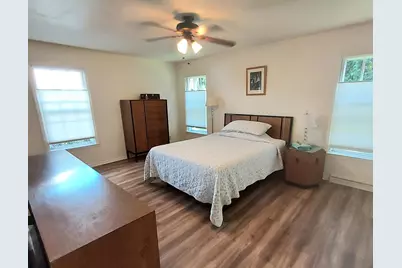 1027 W Shaker Cir, Mequon, WI 53092 - Photo 5