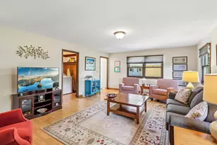 927 Robins Ln, Mukwonago, WI 53149 - Photo 5