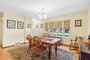 927 Robins Ln, Mukwonago, WI 53149 - Photo 9