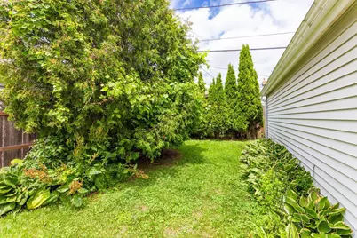 4520 W Fillmore Dr, Milwaukee, WI 53219 - Photo 23