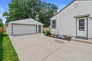 W166N8425 Dardis Ave, Menomonee Falls, WI 53051 - Photo 25
