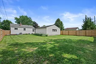 W166N8425 Dardis Ave, Menomonee Falls, WI 53051 - Photo 23