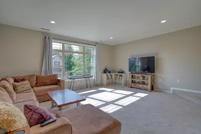 8667 S Deerwood Ln, Franklin, WI 53132 - Photo 5