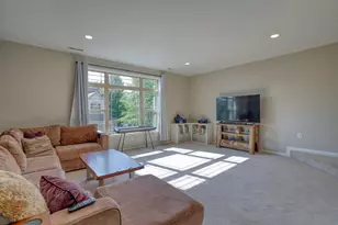 8667 S Deerwood Ln, Franklin, WI 53132 - Photo 5