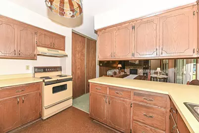 146  Perry Ave, Racine, WI 53406 - Photo 23