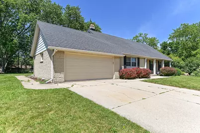 146  Perry Ave, Racine, WI 53406 - Photo 3