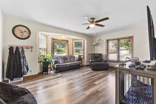 1334 S 95th St, West Allis, WI 53214 - Photo 3
