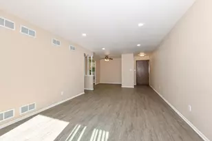 3239 S 58th St, Milwaukee, WI 53219 - Photo 9