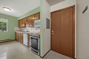 410 Cheviot Chase, Waukesha, WI 53186 - Photo 3