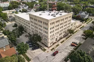 904 E Pearson St, Milwaukee, WI 53202 - Photo 23