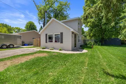 326  Woodlawn Ave, Racine, WI 53105 - Photo 1