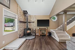 326 Woodlawn Ave, Racine, WI 53105 - Photo 9