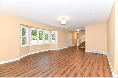 5344  Willowview Rd, Racine, WI 53402 - Photo 5