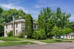 319 Locust St, Onalaska, WI 54650 - Photo 1