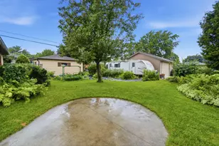 W171N8437 Allen Ave, Menomonee Falls, WI 53051 - Photo 29