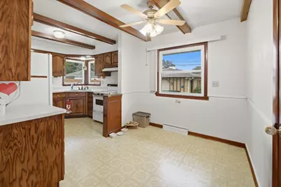 W171N8437  Allen Ave, Menomonee Falls, WI 53051 - Photo 5