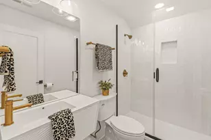 2409 N Terrace Ave, Milwaukee, WI 53202 - Photo 19