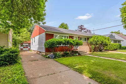 8207 W Muriel Pl, Milwaukee, WI 53218 - Photo 3