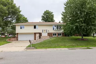 703 Lake St, Onalaska, WI 54650 - Photo 1