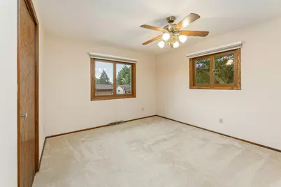 703  Lake St, Onalaska, WI 54650 - Photo 17