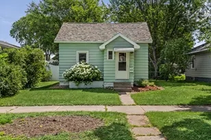 2012 Charles St, La Crosse, WI 54603 - Photo 3