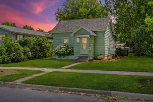 2012 Charles St, La Crosse, WI 54603 - Photo 1