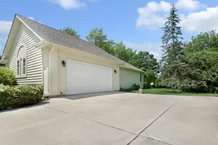N108W15384 Bel Aire Ln, Germantown, WI 53022 - Photo 25