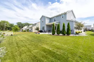 552 Wild Oak Rd, Hartland, WI 53029 - Photo 5