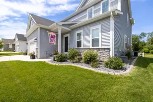 552 Wild Oak Rd, Hartland, WI 53029 - Photo 3