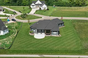 4077 Hawthorn Farm Ct, Delafield, WI 53058 - Photo 59