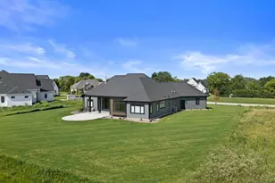 4077 Hawthorn Farm Ct, Delafield, WI 53058 - Photo 59