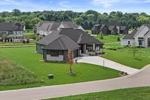 4077 Hawthorn Farm Ct, Delafield, WI 53058 - Photo 61