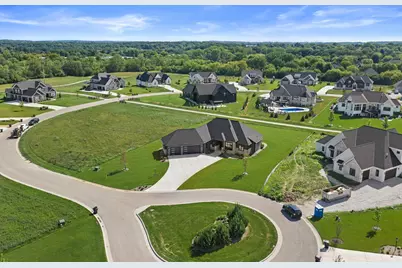 4077  Hawthorn Farm Ct, Delafield, WI 53058 - Photo 45