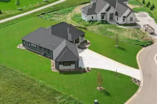 4077 Hawthorn Farm Ct, Delafield, WI 53058 - Photo 61