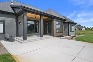 4077 Hawthorn Farm Ct, Delafield, WI 53058 - Photo 41
