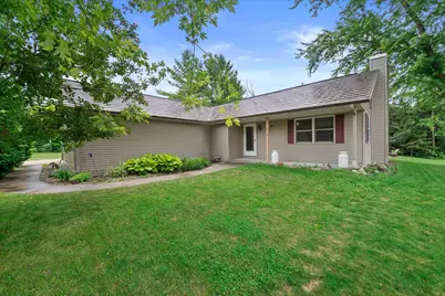 610  Green Bay Dr, Mayville, WI 53050 - Photo 1