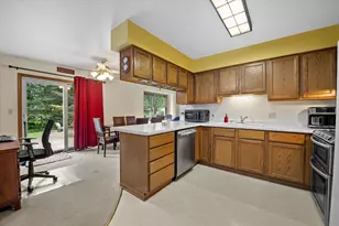 610 Green Bay Dr, Mayville, WI 53050 - Photo 9