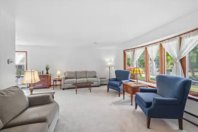 2789 N Mayfair Ct, Wauwatosa, WI 53222 - Photo 5
