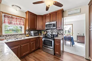2789 N Mayfair Ct, Wauwatosa, WI 53222 - Photo 11