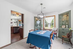 2789 N Mayfair Ct, Wauwatosa, WI 53222 - Photo 5