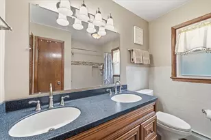 2789 N Mayfair Ct, Wauwatosa, WI 53222 - Photo 29