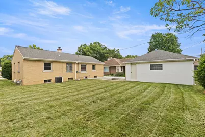 2831 S 76th St, West Allis, WI 53219 - Photo 25