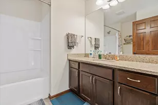 N42W22770 Beacon Ct, Pewaukee, WI 53072 - Photo 29