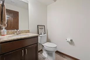 N42W22770 Beacon Ct, Pewaukee, WI 53072 - Photo 35
