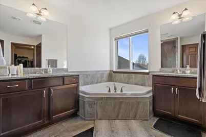 N42W22770  Beacon Ct, Pewaukee, WI 53072 - Photo 25