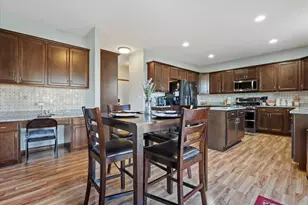 N42W22770 Beacon Ct, Pewaukee, WI 53072 - Photo 5