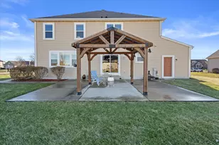 N42W22770 Beacon Ct, Pewaukee, WI 53072 - Photo 41