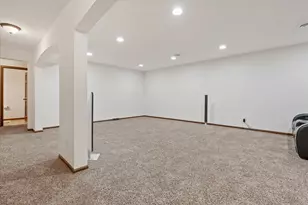 N42W22770 Beacon Ct, Pewaukee, WI 53072 - Photo 33