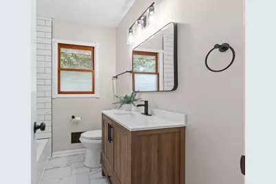 8030 W Colfax Ct, Milwaukee, WI 53218 - Photo 13